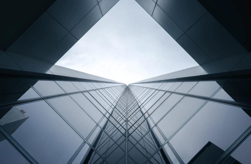 各个房企都负债钱都去哪里了,房地产商欠银行12万亿钱去哪了