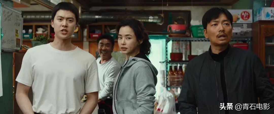 学习港片成韩国新任影史票房冠军，男主连续3年作品都破千万人次