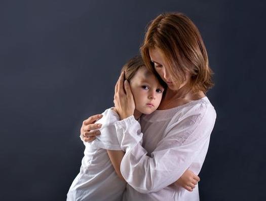 孩子怕生怎么办？父母找准原因后，善用脱敏法帮娃改正