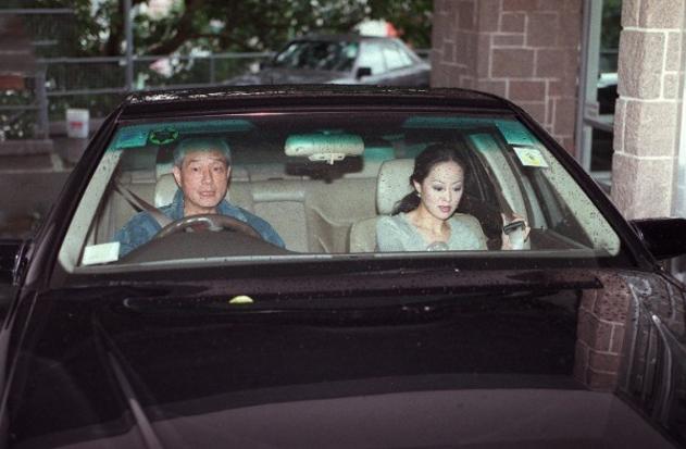 败光2位富豪家产，却遭*夫情**打到住院，被称港版失落园