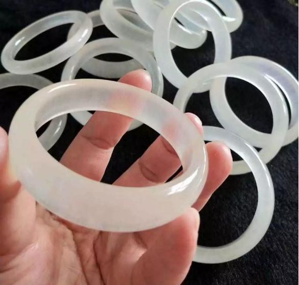 和田玉籽料摸起来的手感,和田玉籽料手感