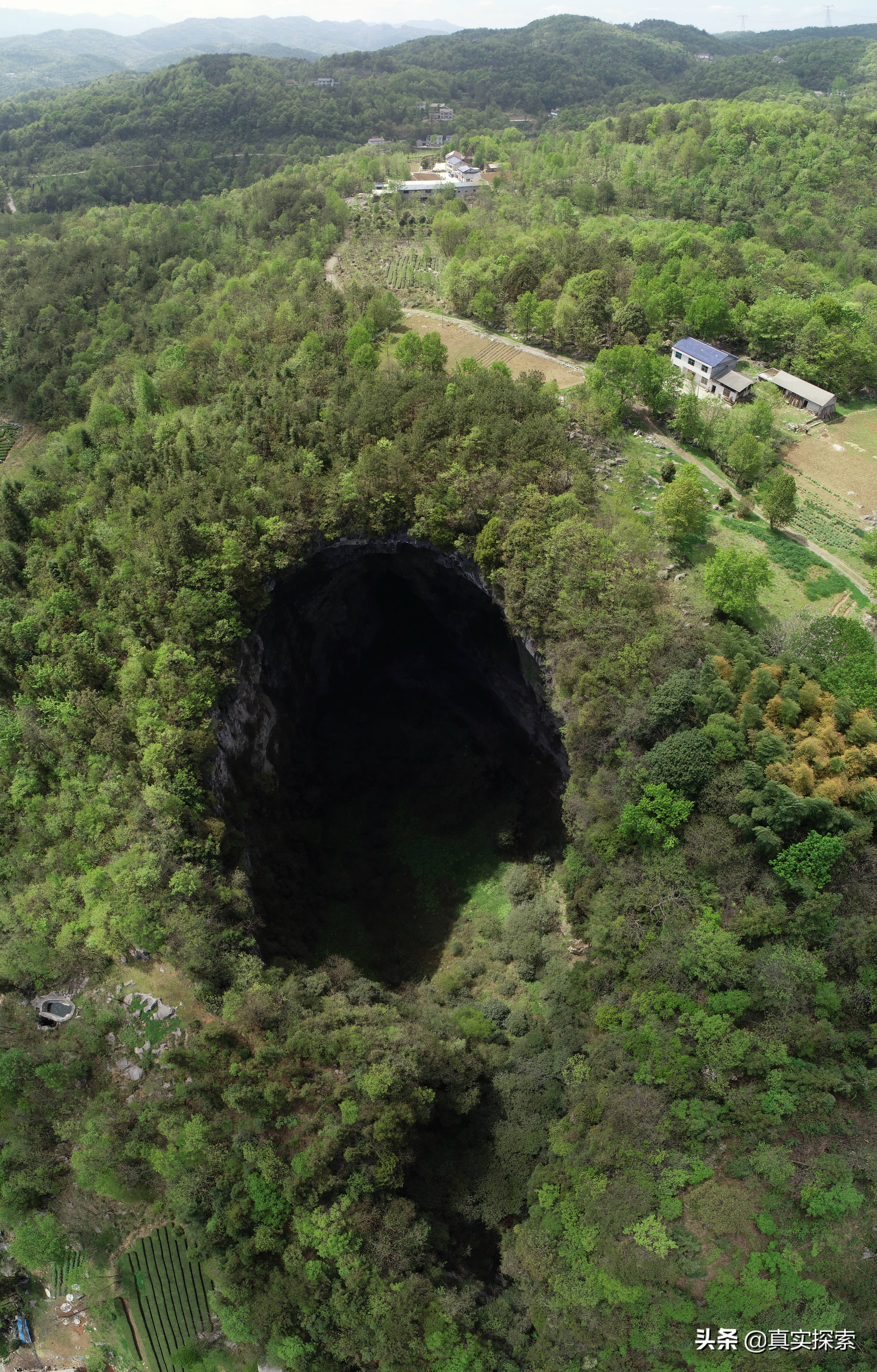 湖北天坑新发现神农架,湖北大山的神秘天坑