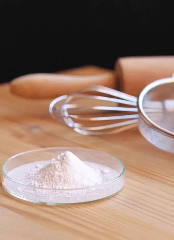 烘焙小苏打和去污小苏打区别,在烘焙中酵母粉和小苏打的区别