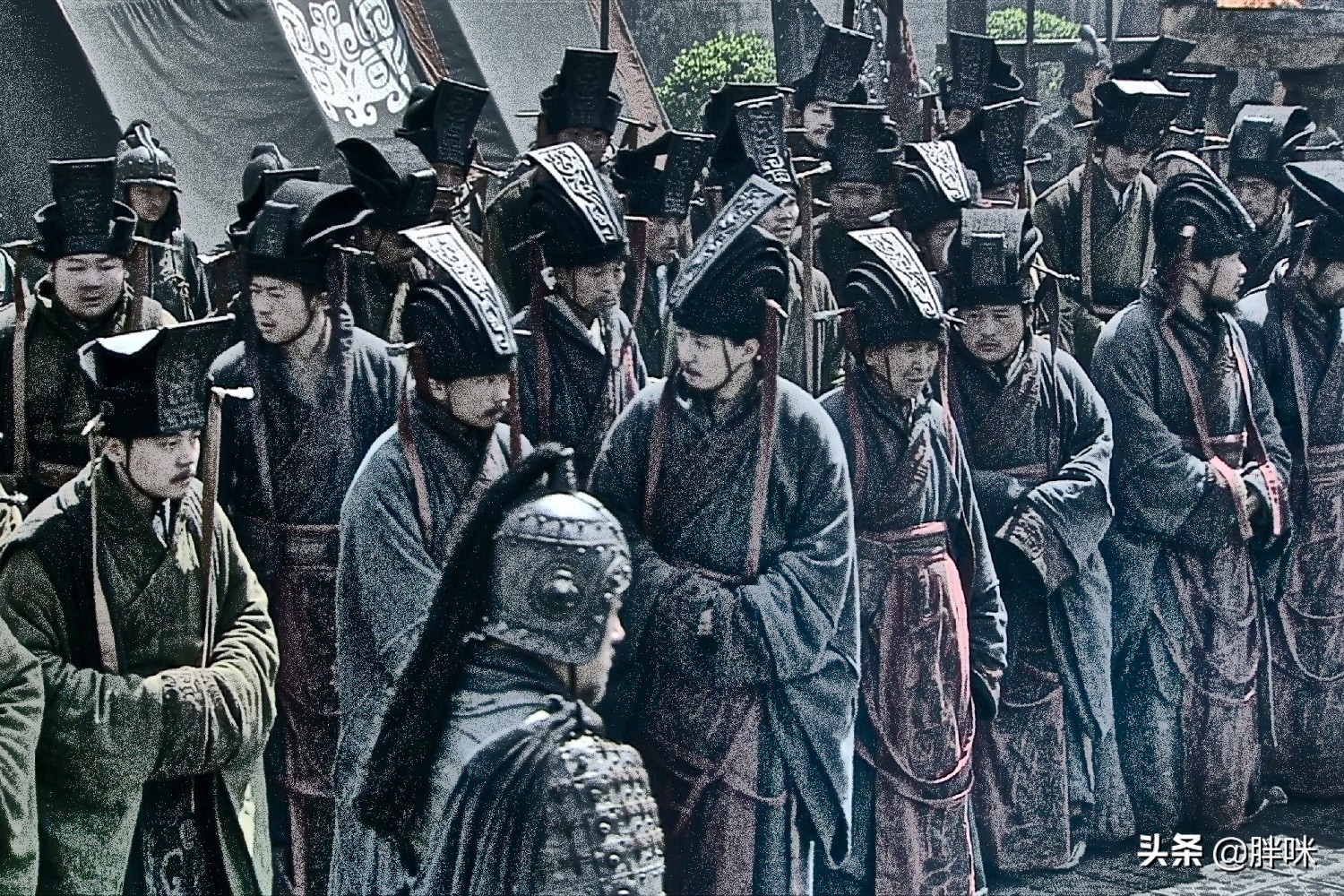 论曹操的功与过,曹操为啥能架空大汉