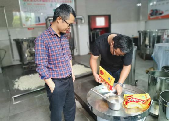 传统酿酒100斤粮食用多少酒曲,自酿固态五粮酒粮食与酒曲配比