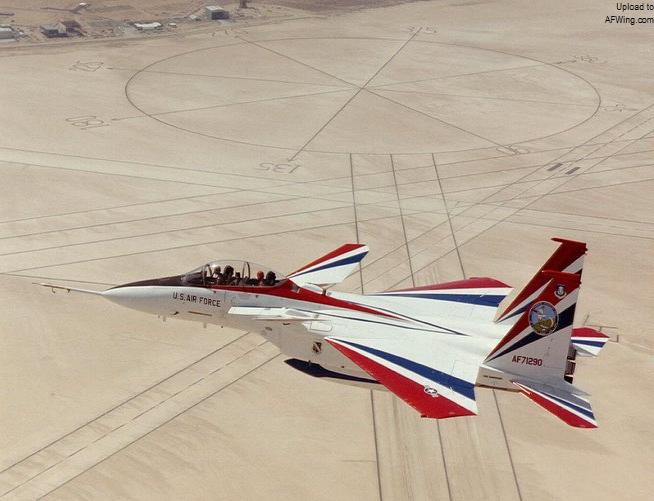 nasa战机护航下的神秘战机亮相 (未来5年nasa战斗机)