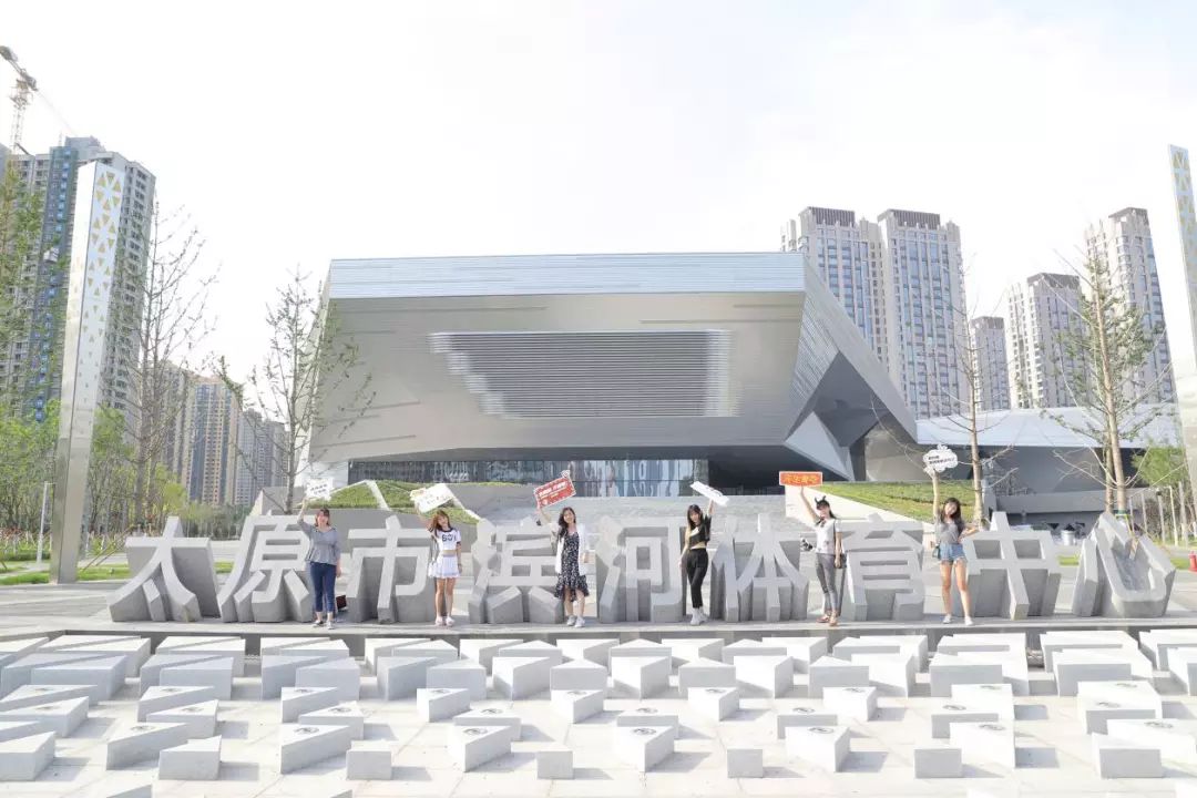 开心仪的车，吃德国美食，人生圆满不过如此！吉食到，开饭咯！