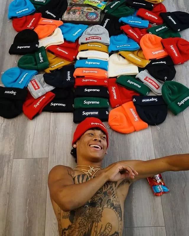 天气冷不想扎头发怎么办,热天洋气又凉快的帽子