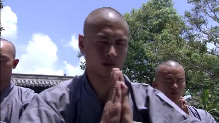 特务伪装成和尚进寺庙被鹅发现,特务假扮和尚下场