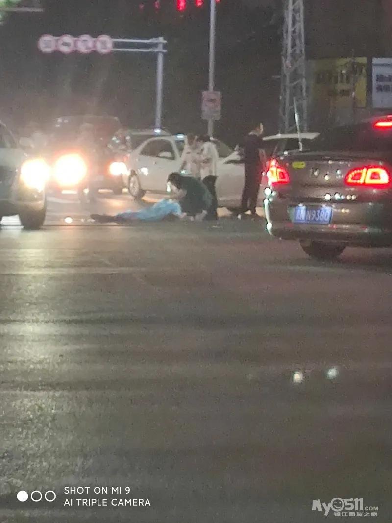 江苏两车相撞4人当场被撞飞,江苏三车相撞一人当场死亡