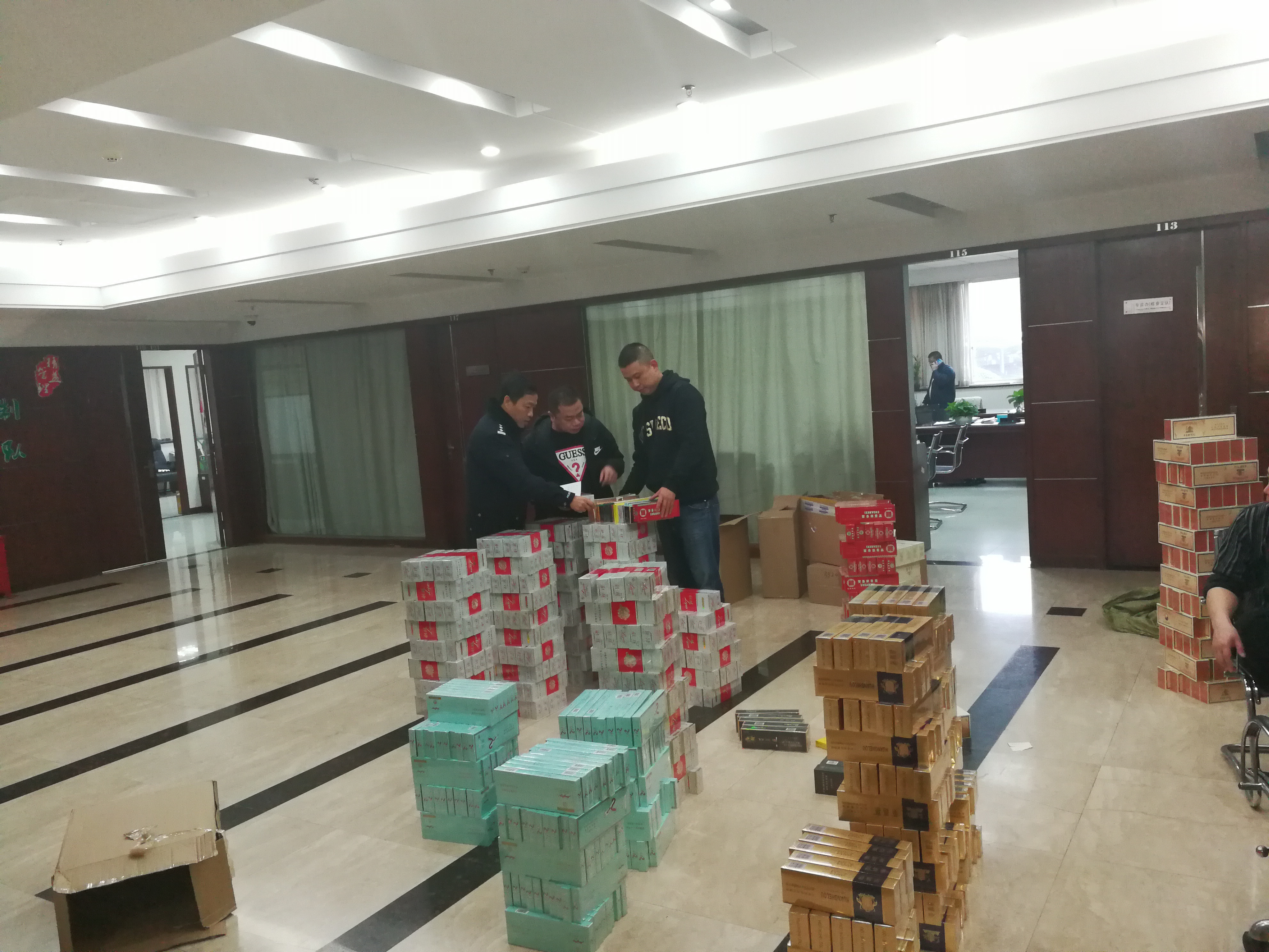 武汉警方破获特大毒品案,武汉近期假烟案逮捕通告个人