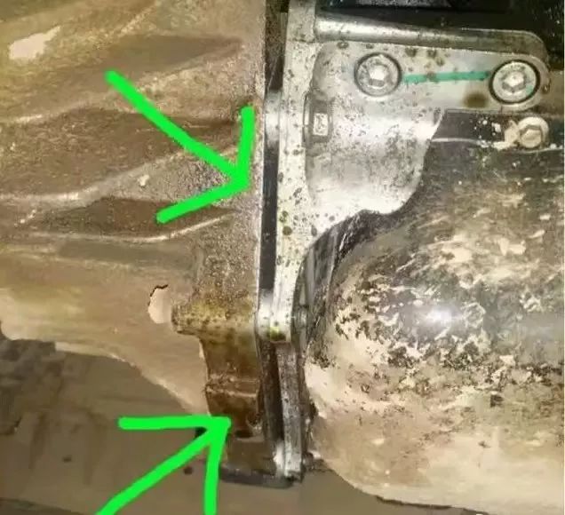 变速箱放油螺丝无法拆卸怎么处理,一颗小螺丝引发发动机大修