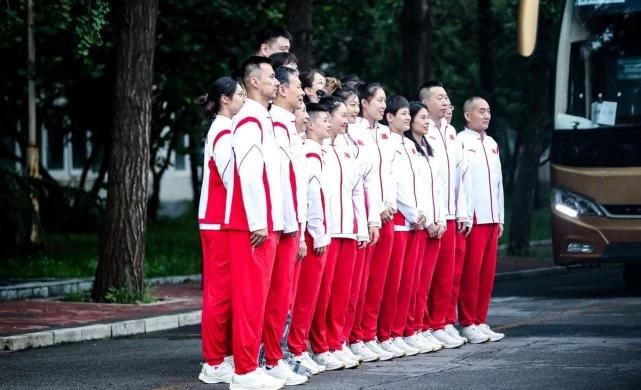 朱婷参加的红毯,朱婷穿红装视频