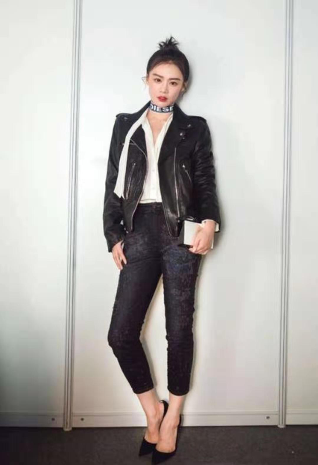 马思纯蓝色礼服现身,马思纯街边美照黑夹克