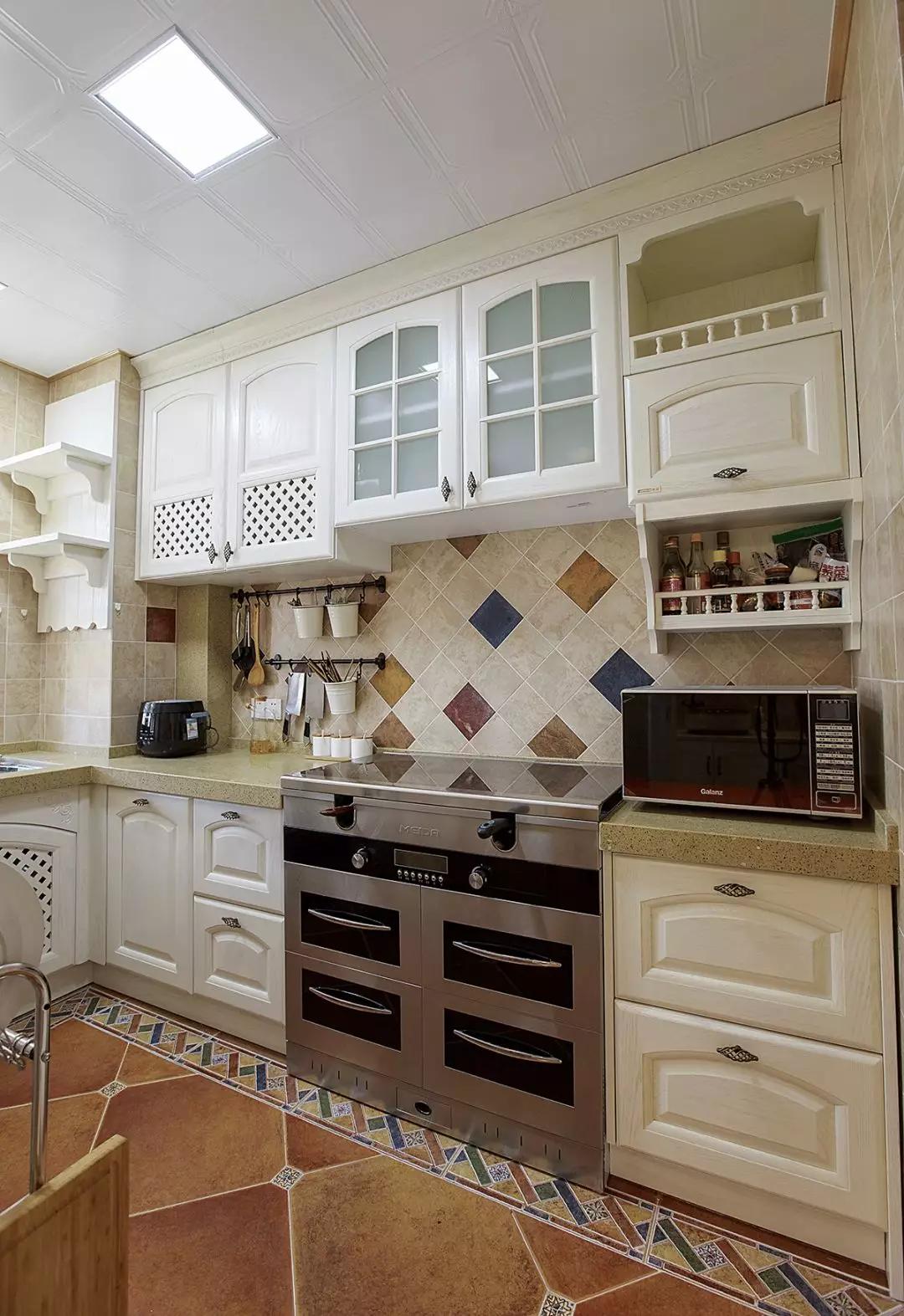 厨房橱柜如何配色显档次,北欧风厨房橱柜配色