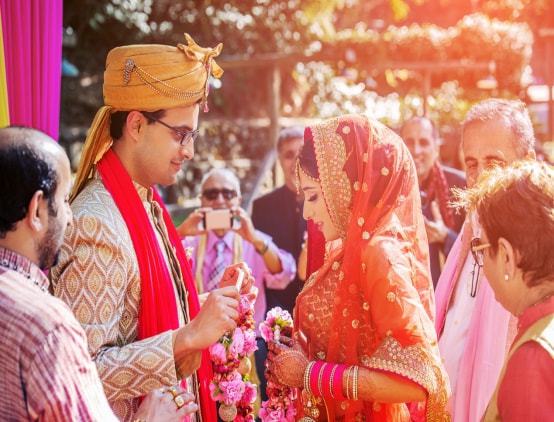 “印度牛人”帕萨纳：44岁富豪抛妻弃子，只为把心爱的母牛娶回家