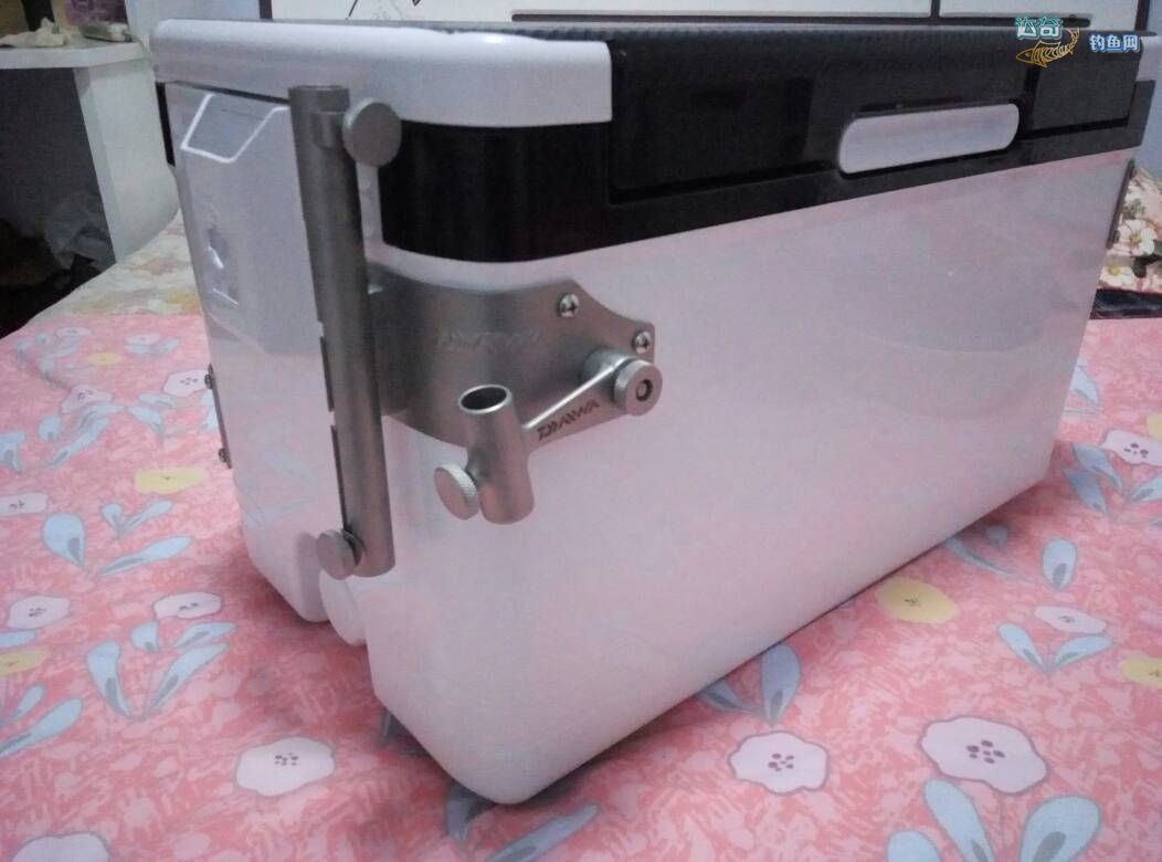 黑坑钓箱拉饵盘正确的安装,钓箱更换配件