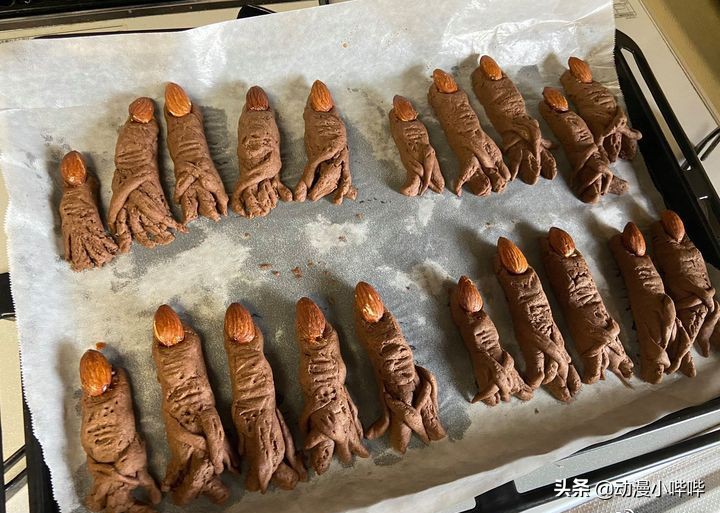 日本网友给老公做了款《咒术回战》巧克力，越看越感觉哪里不对劲