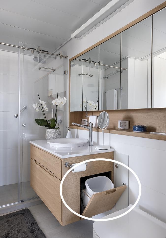 浴室柜侧面开个小口，脏衣篮藏里面正好，省地操作，邻居都夸绝了