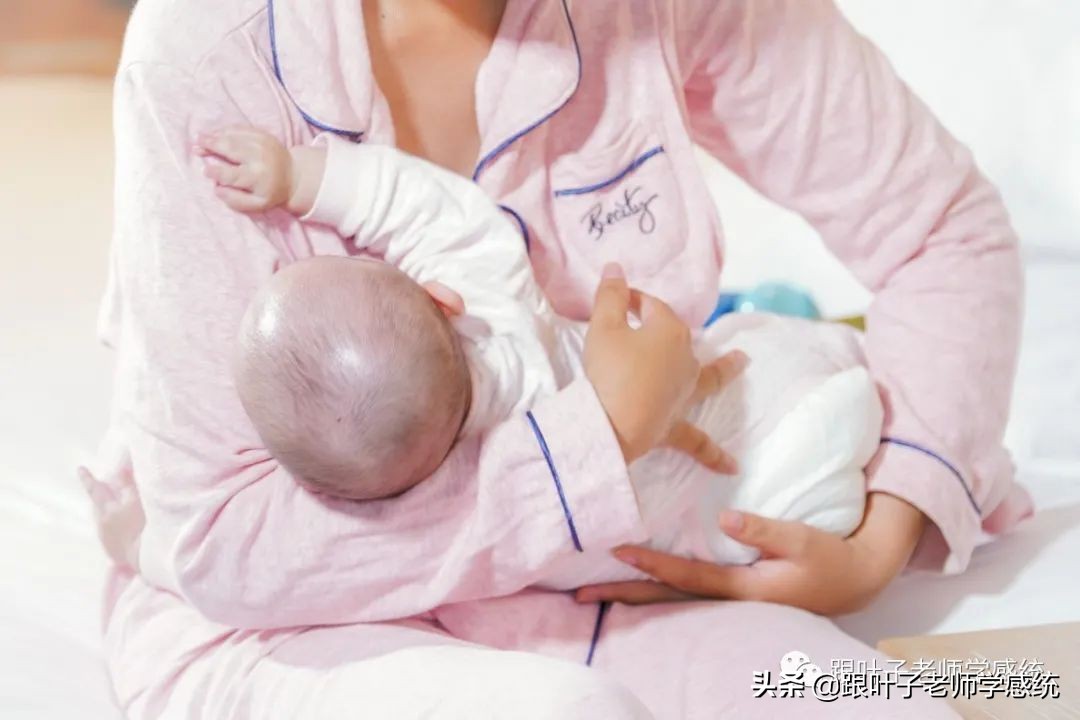 小朋友握笔写不好字怎么改正,不会正常握笔字迹潦草