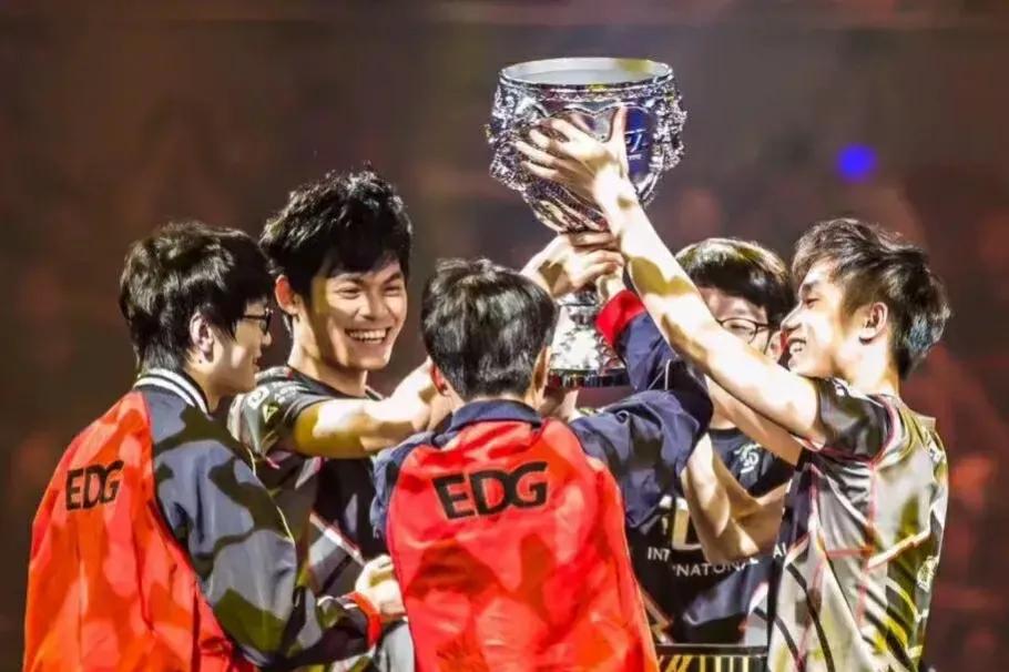 EDG庆典活动开启，免费得皮肤机会又来了，谁是欧皇谁是非酋