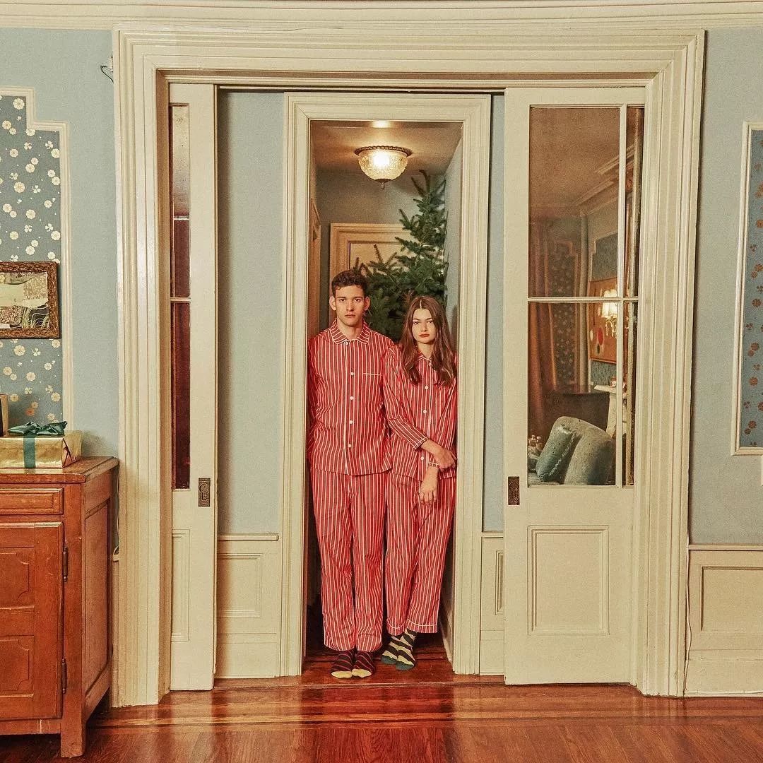 即使不出门也要穿出睡衣的别致,穿睡衣成了一种时尚