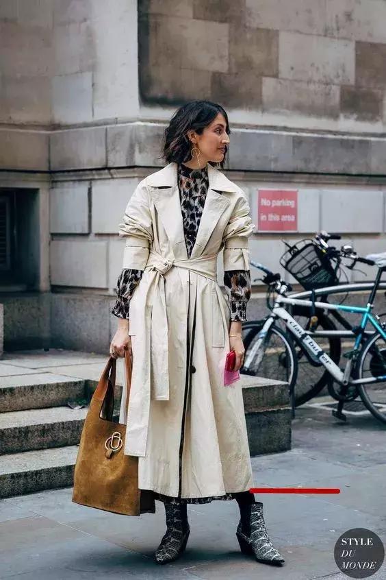 秋天买什么颜色风衣,冬天怎么挑选风衣