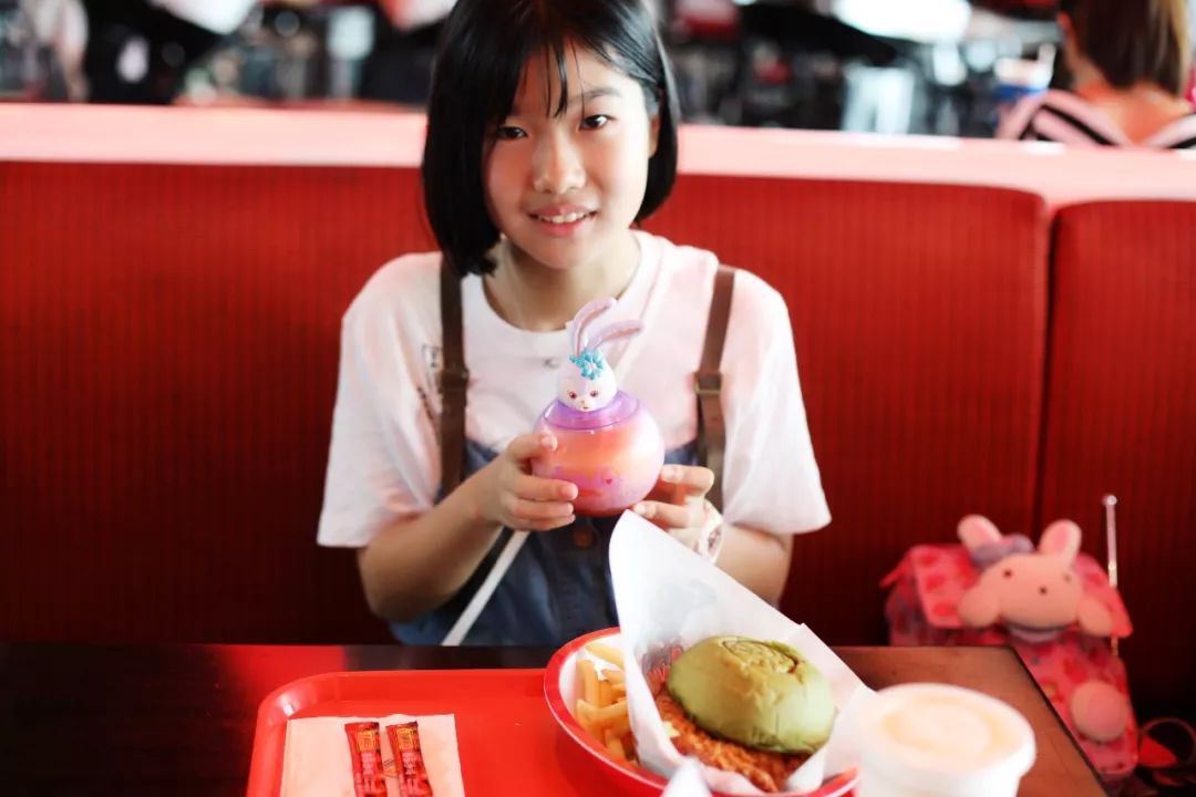 暑假两个人去北京五六天2000够吗,暑假两个人去青岛多少费用