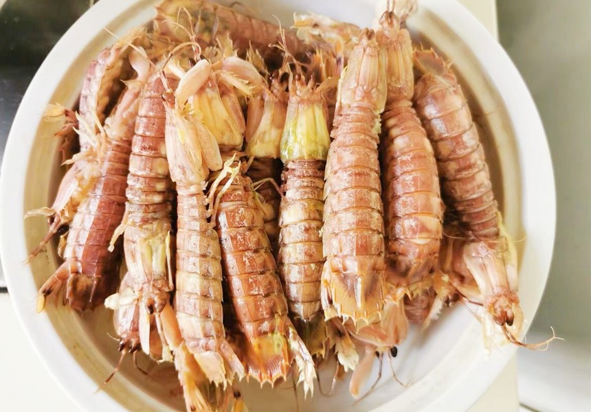 煮皮皮虾时，用冷水还是开水？10人做9人错，难怪虾肉缩小不鲜嫩
