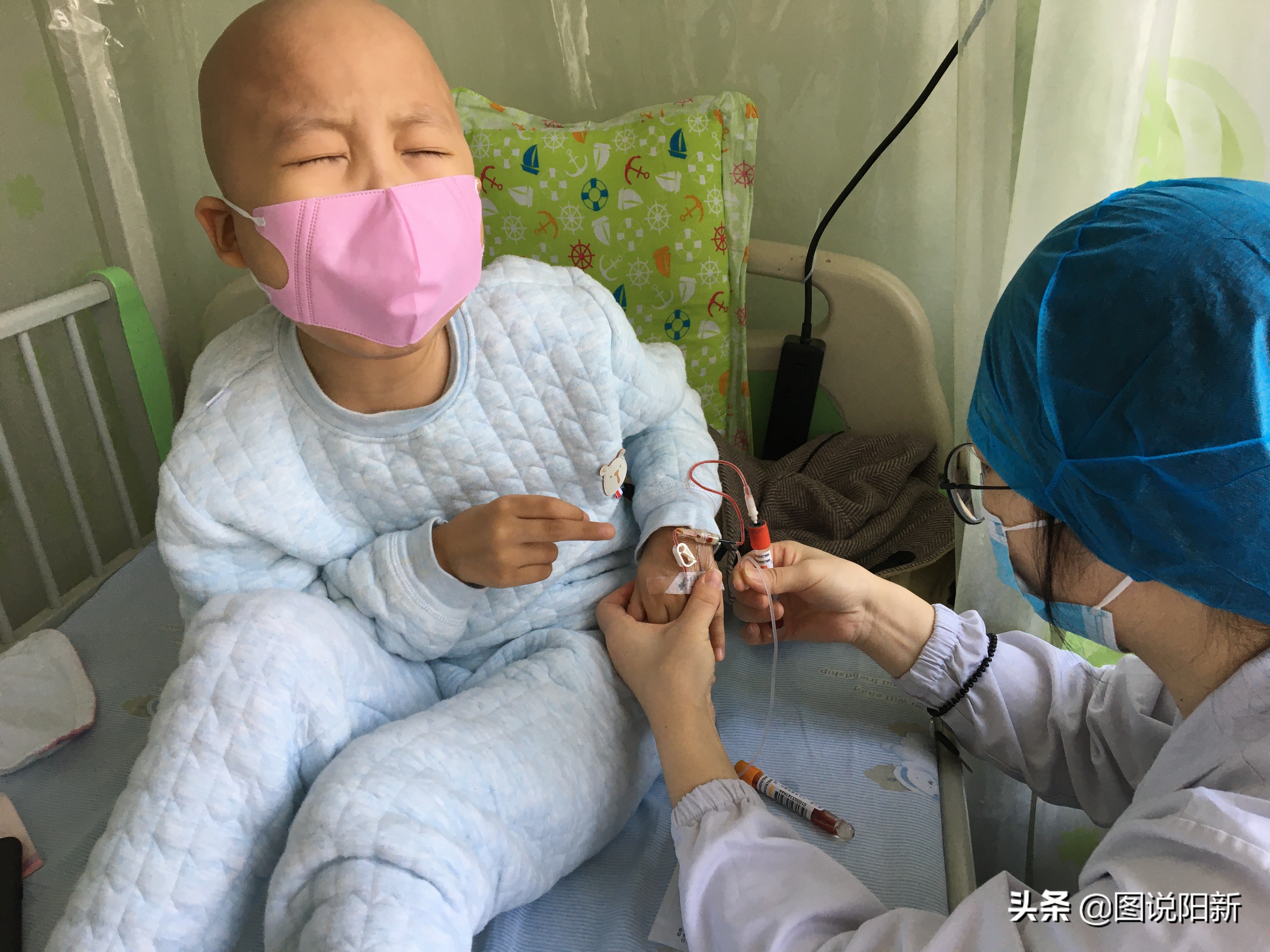 2岁男童确诊新冠,两名病情好转的心冠患者