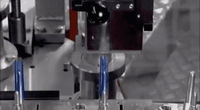 圆珠笔按下去弹不回来怎么办,圆珠笔一按就出水什么意思