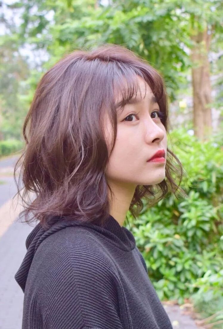 脸大怎么弄发型显脸小,个子矮脸大什么发型好看