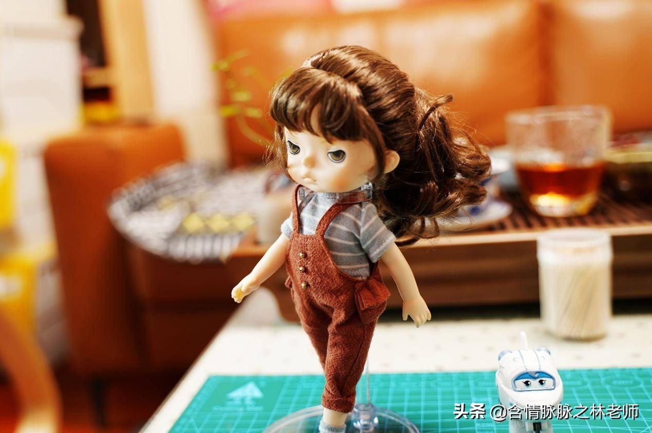 给女儿买了一个芭比娃娃,给女儿买60cm娃娃