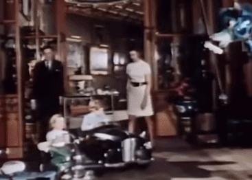 英女王下令封杀50年！王室私生活*片禁**遭泄露，百万人在线吃瓜