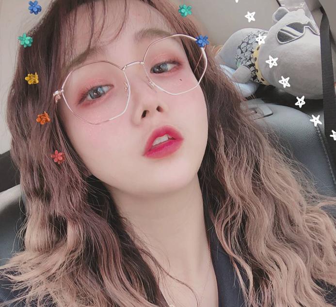 大脸圆脸适合什么样的镜框,脸比较小适合哪种镜框