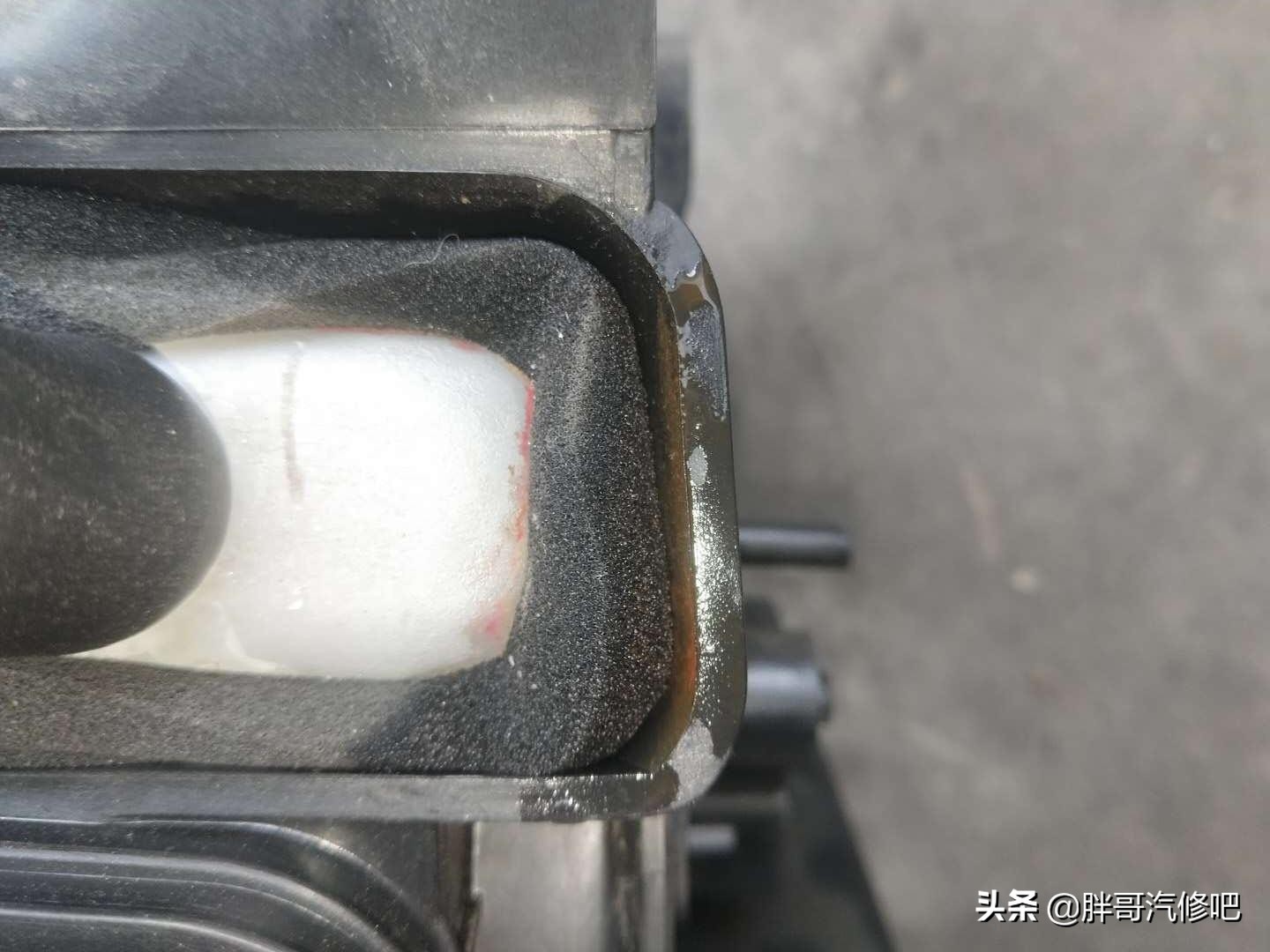 发动机高温缺水加了水又没事了,发动机高温报警防冻液都出来了