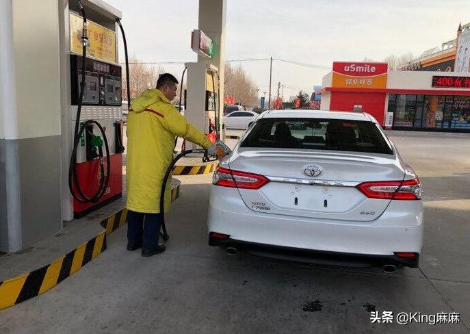 油电混动凯美瑞哪个好,全新凯美瑞混动与燃油版的区别