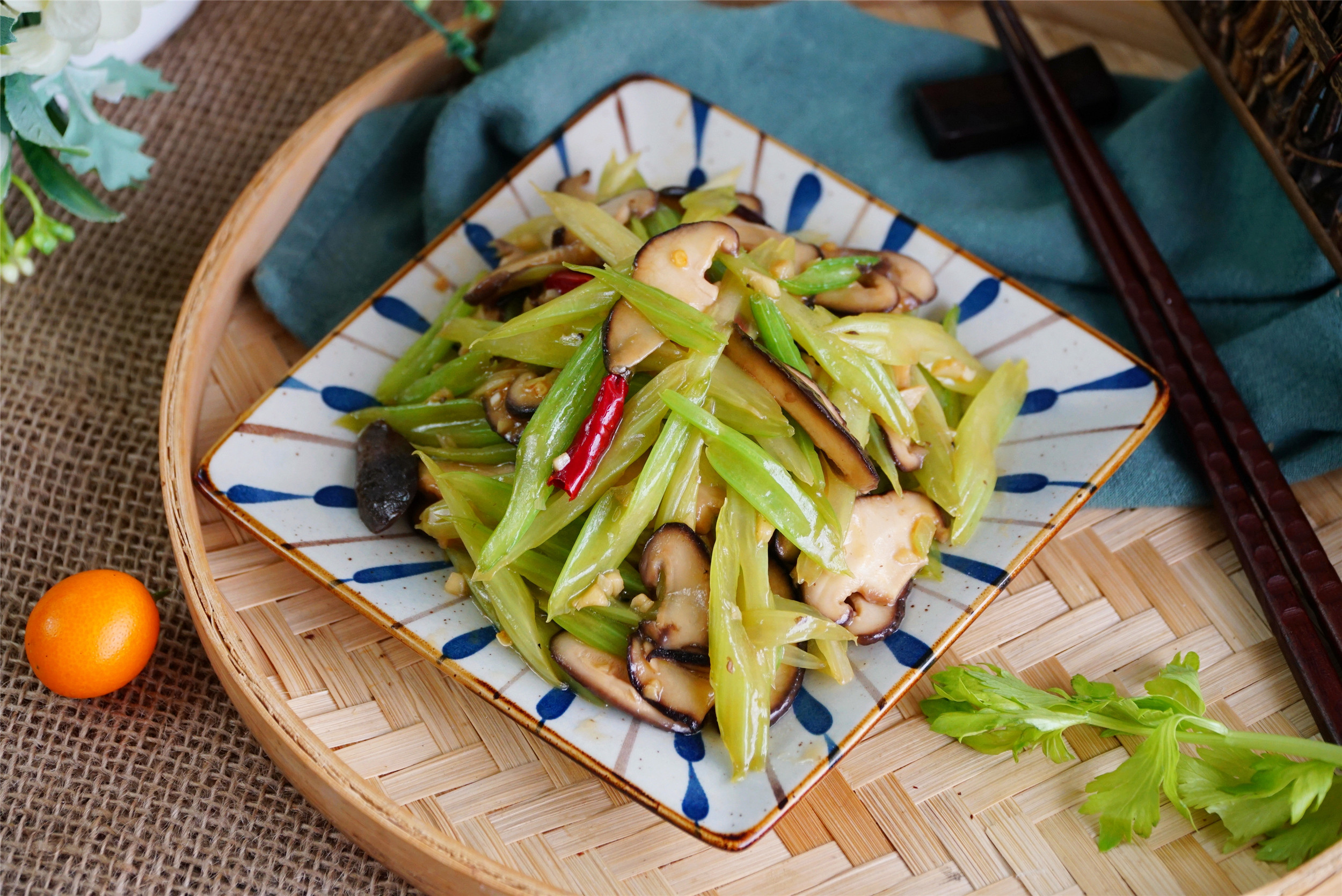 进入三伏天，饮食有讲究，推荐8道盛夏该吃的菜，应季而食更健康