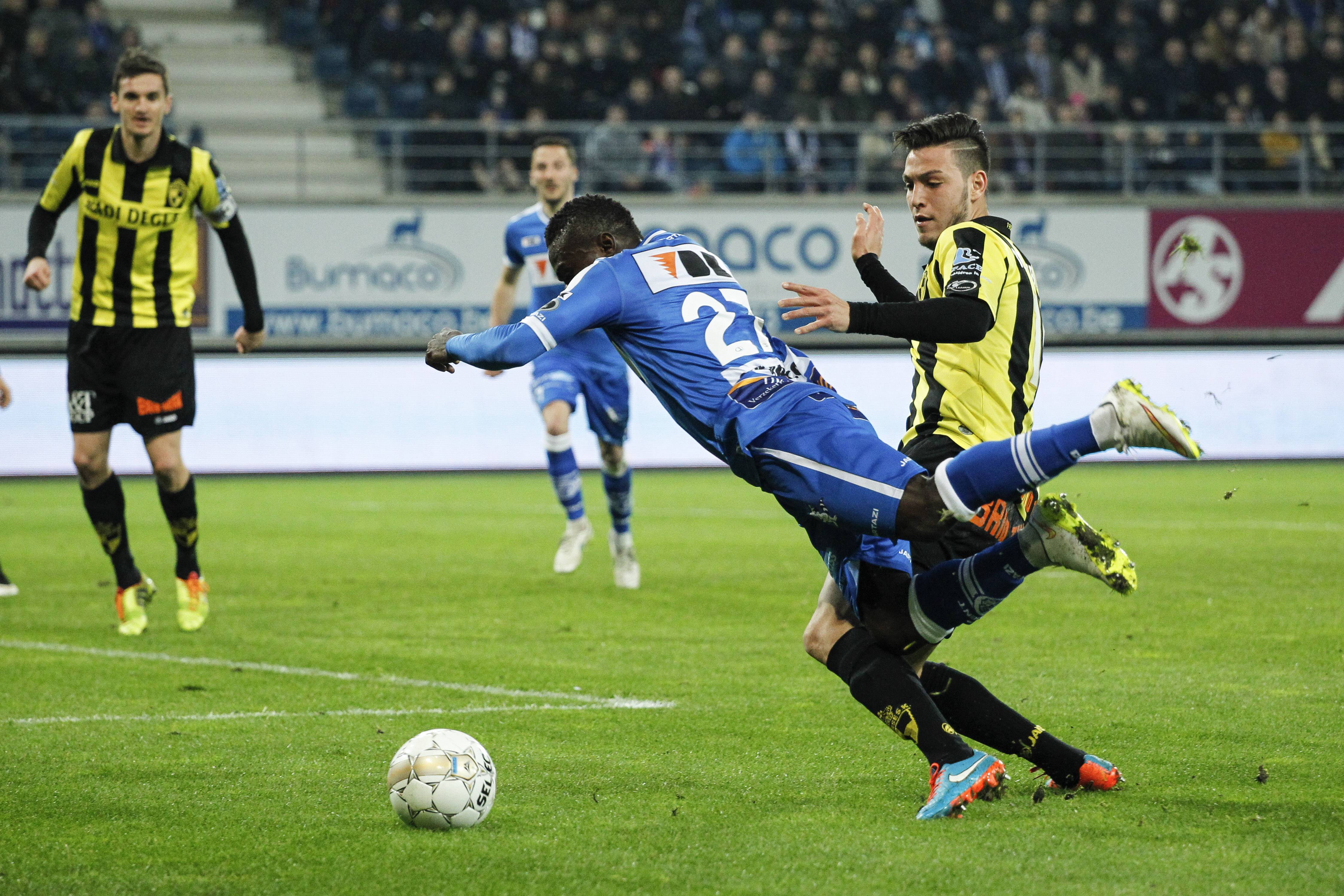 光着脚丫子踢足球,c罗上演梅开二度击溃拜仁