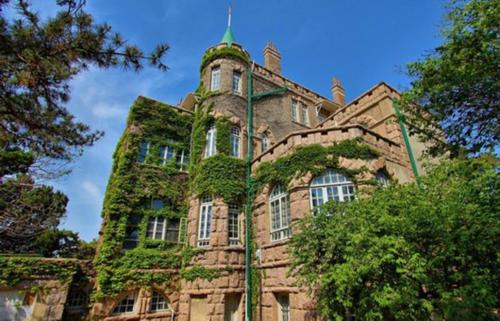 青岛旅游攻略住宿推荐最新,青岛旺季住宿攻略