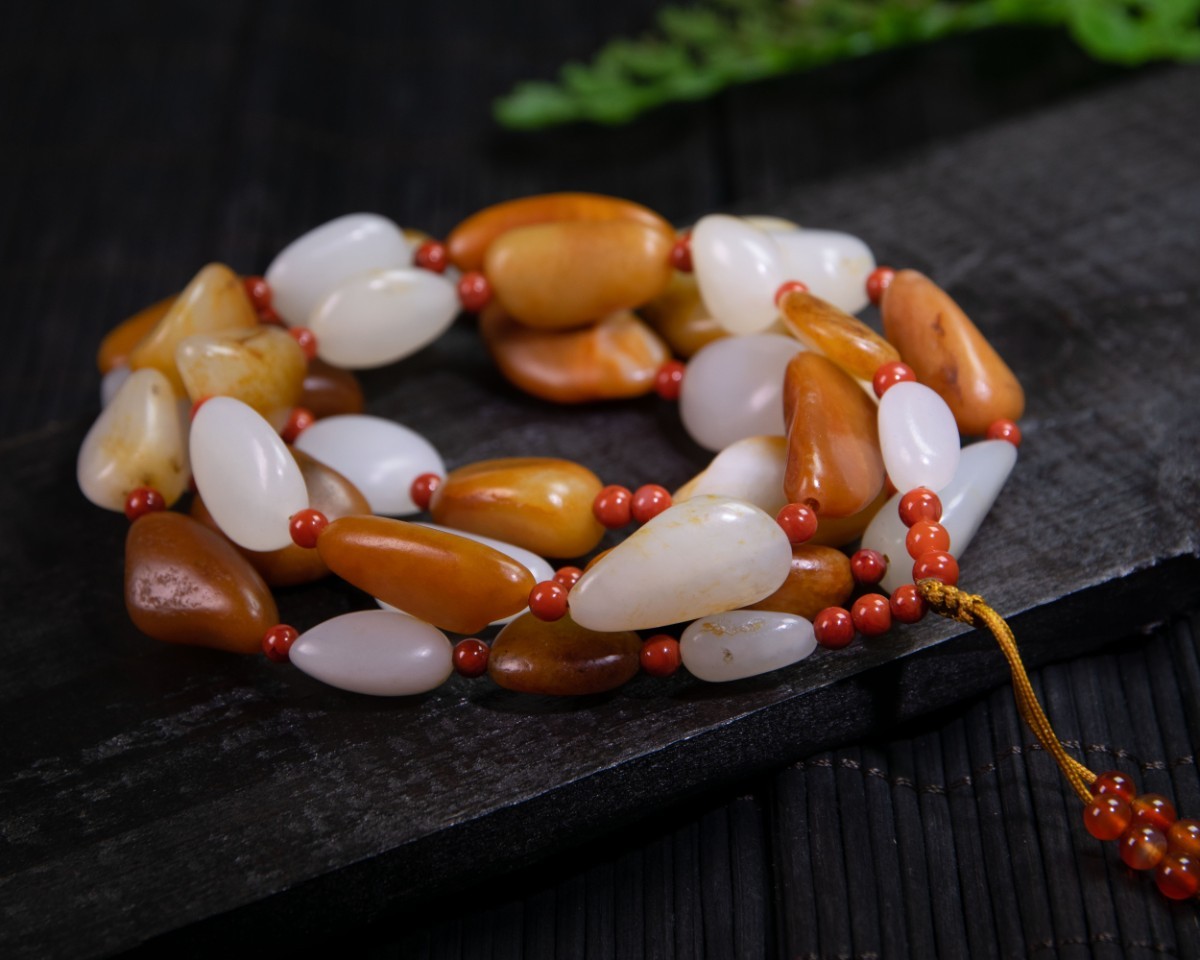 新疆和田玉籽料黄玉图片,和田玉黄玉和黄沁的区别