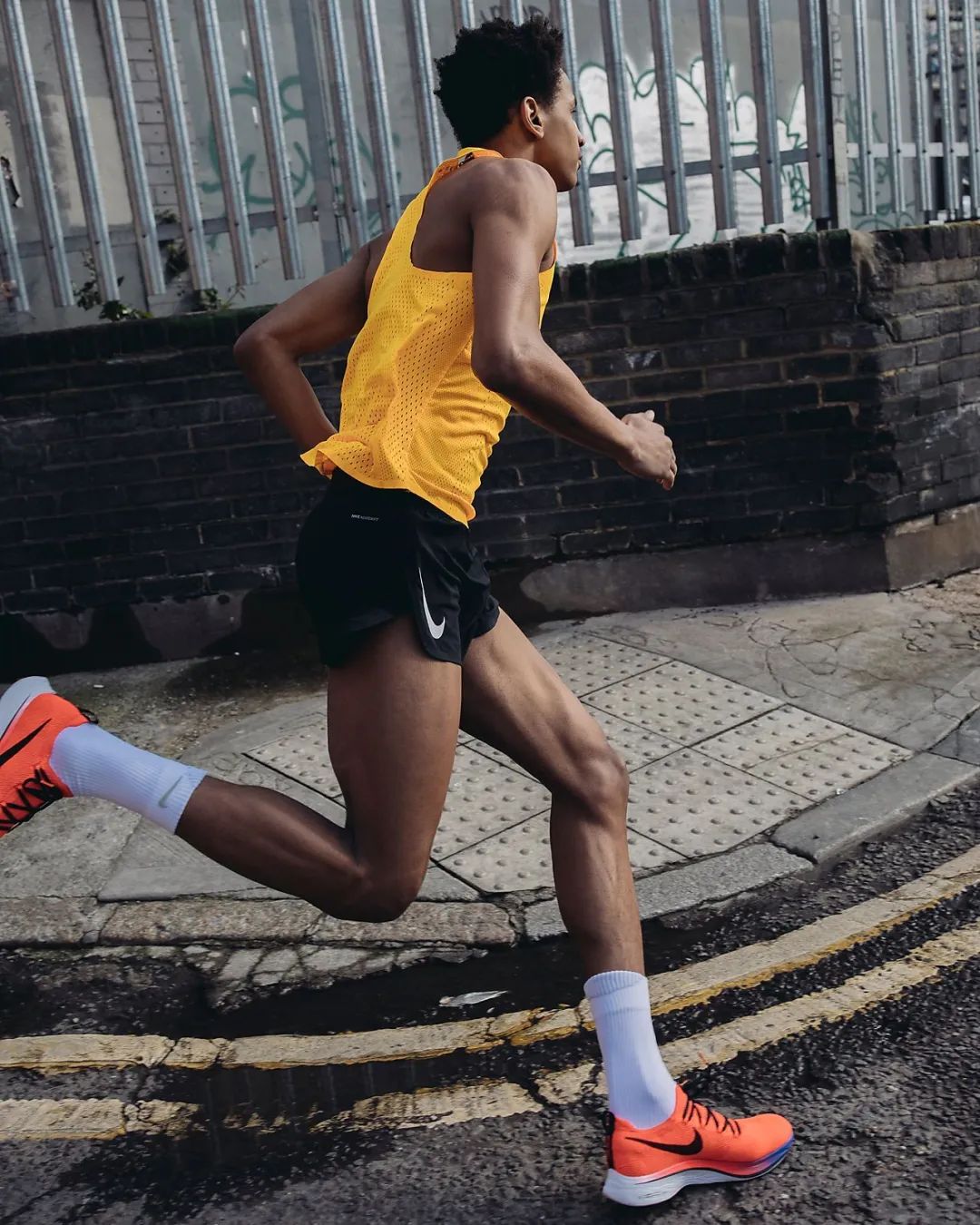 健身穿的紧身短裤有什么用,运动健身短裤和平时短裤区别