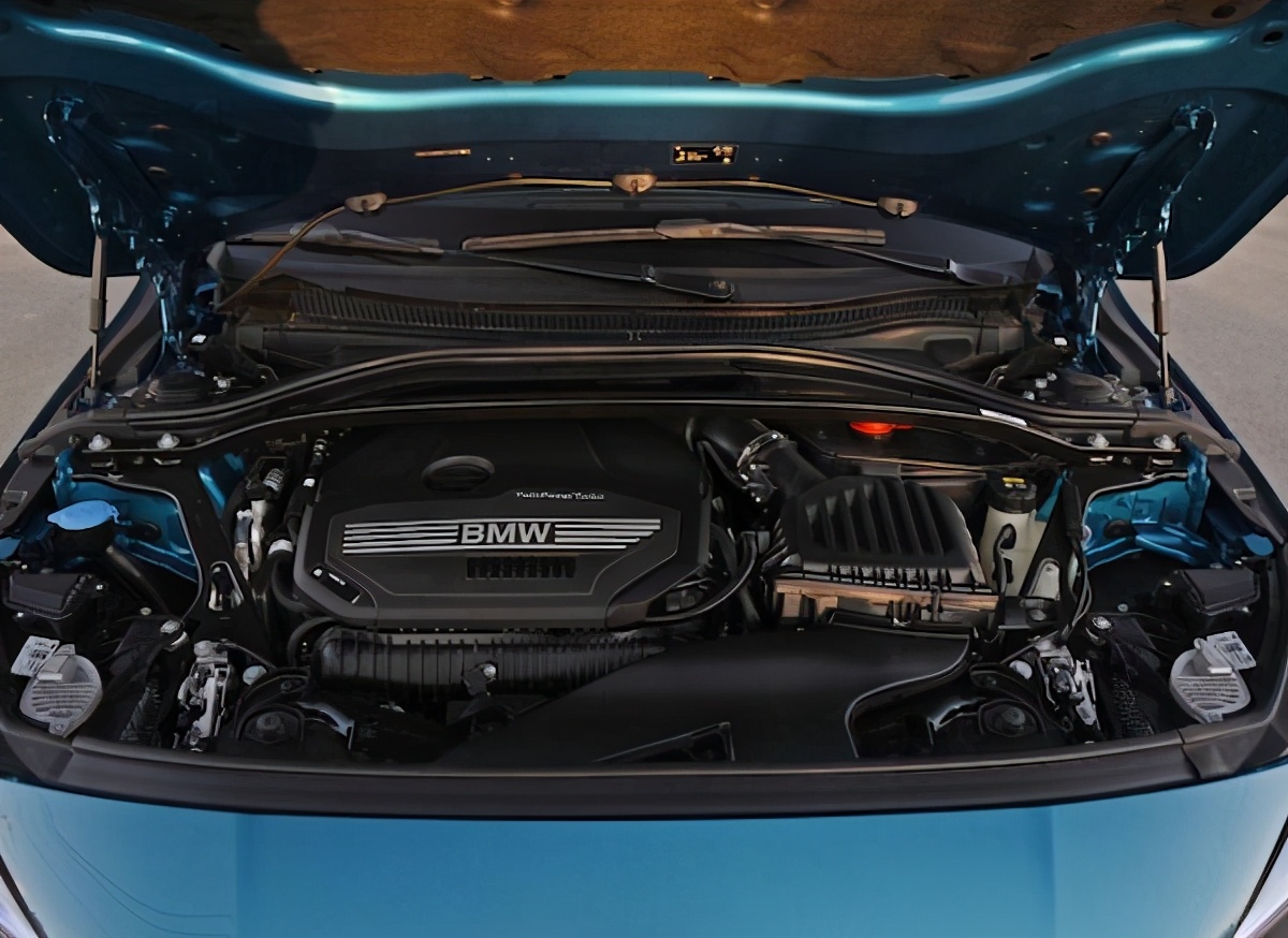 试驾宝马2系四门轿跑｜一辆前驱宝马还有没有后驱的操控灵魂？