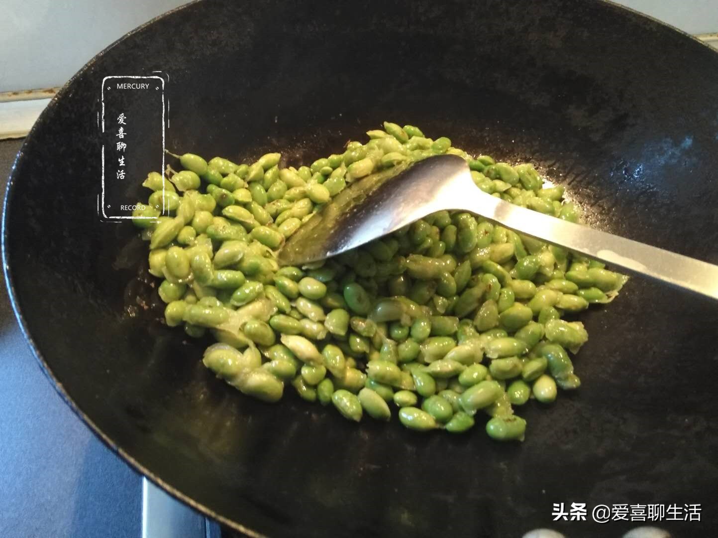 冻过的毛豆很软怎么炒好吃,这个季节毛豆怎么做好吃