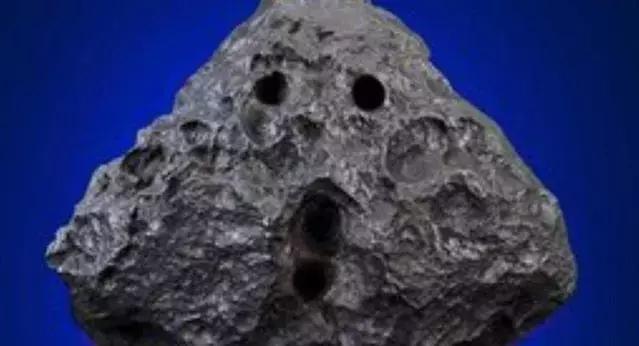 陨石手链辨别真假,球粒陨石真假辨别