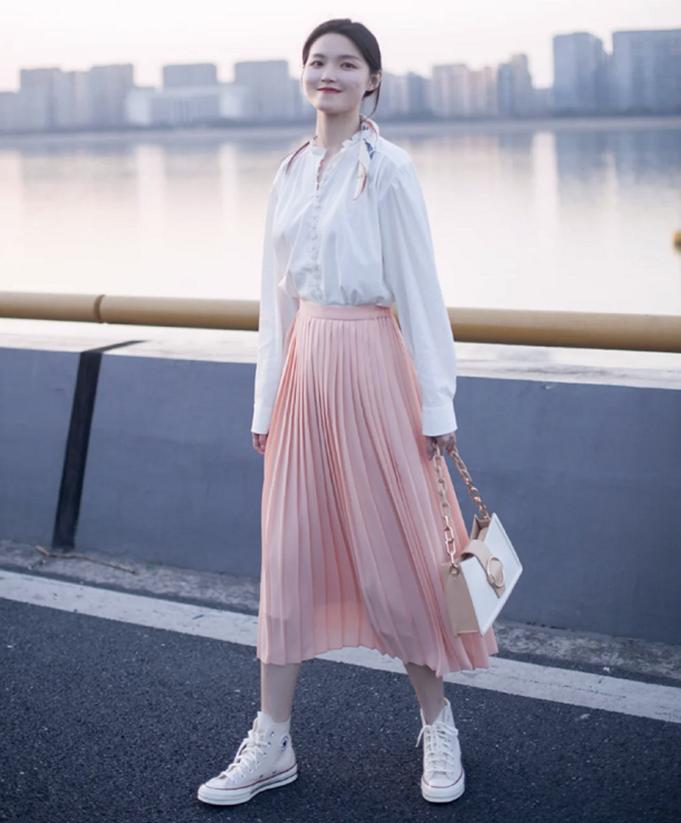 小白鞋来一双穿起来时尚又潮流,初春鞋子气质