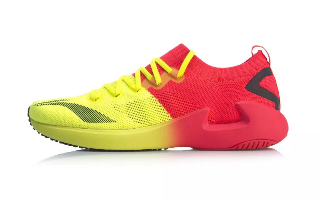 亚瑟士碳板跑鞋metaspeedsky,up302.0elite碳板跑鞋