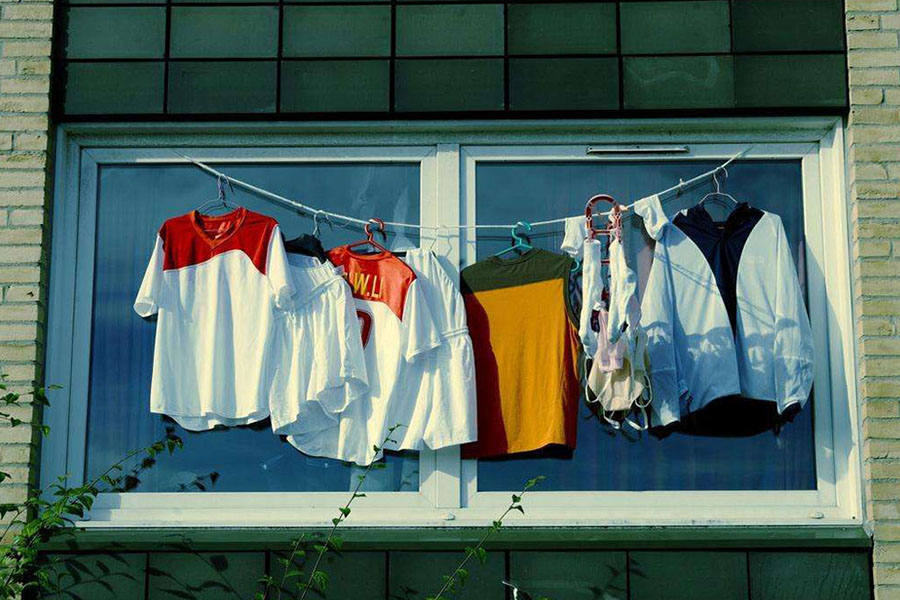 有颜色的衣服发霉了怎么洗掉霉斑,冬天的外套衣服发霉怎么洗掉霉斑