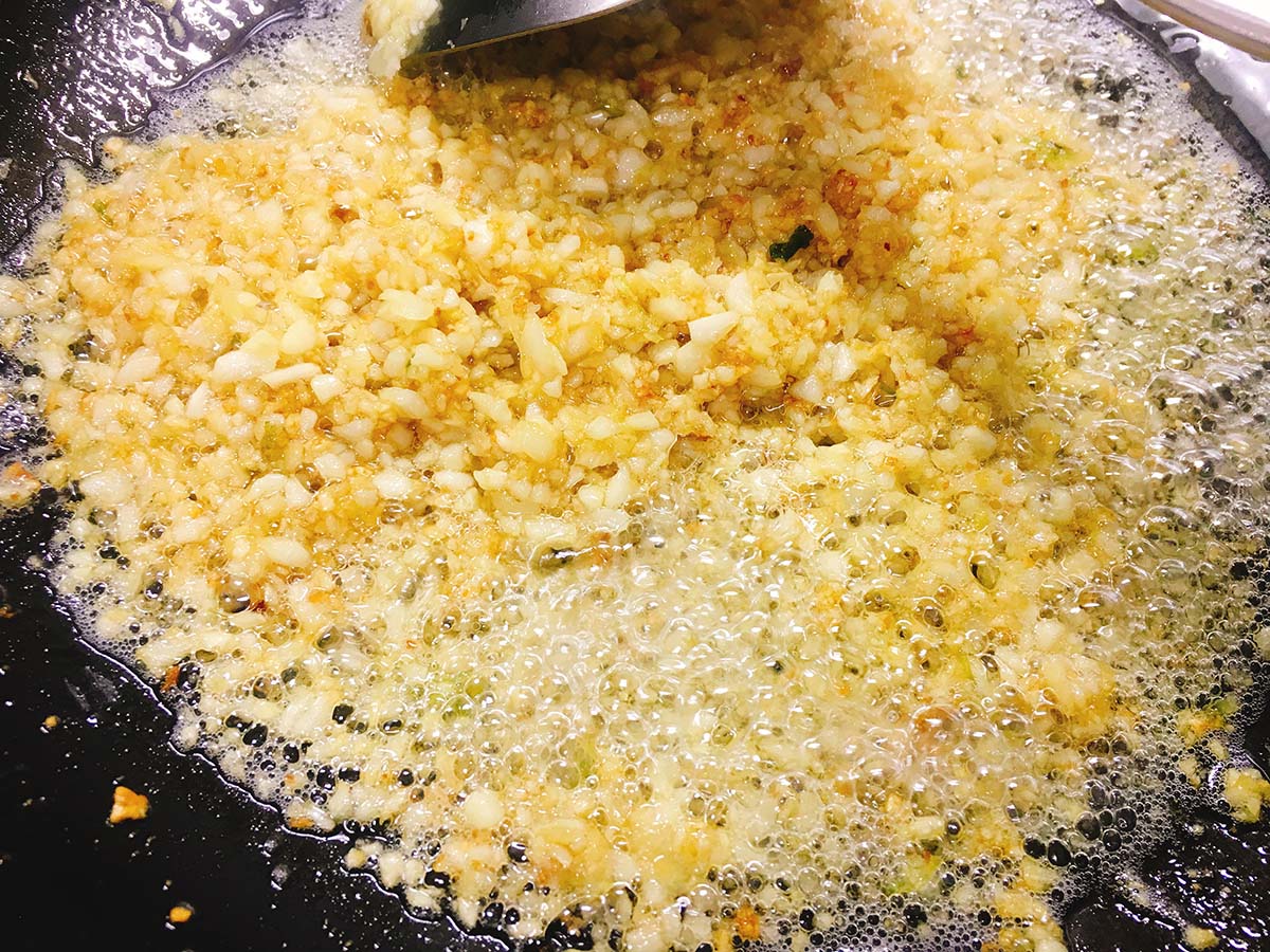 蒜蓉烤生蚝秘诀全在这一步,蒜蓉烤生蚝做法烤箱教程