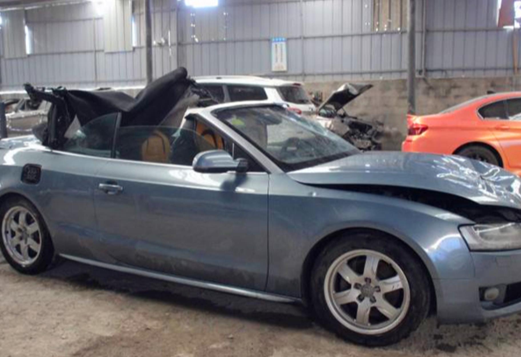 小伙花8万给妻子买辆敞篷奥迪A5，当妻子看见车后却建议了离婚